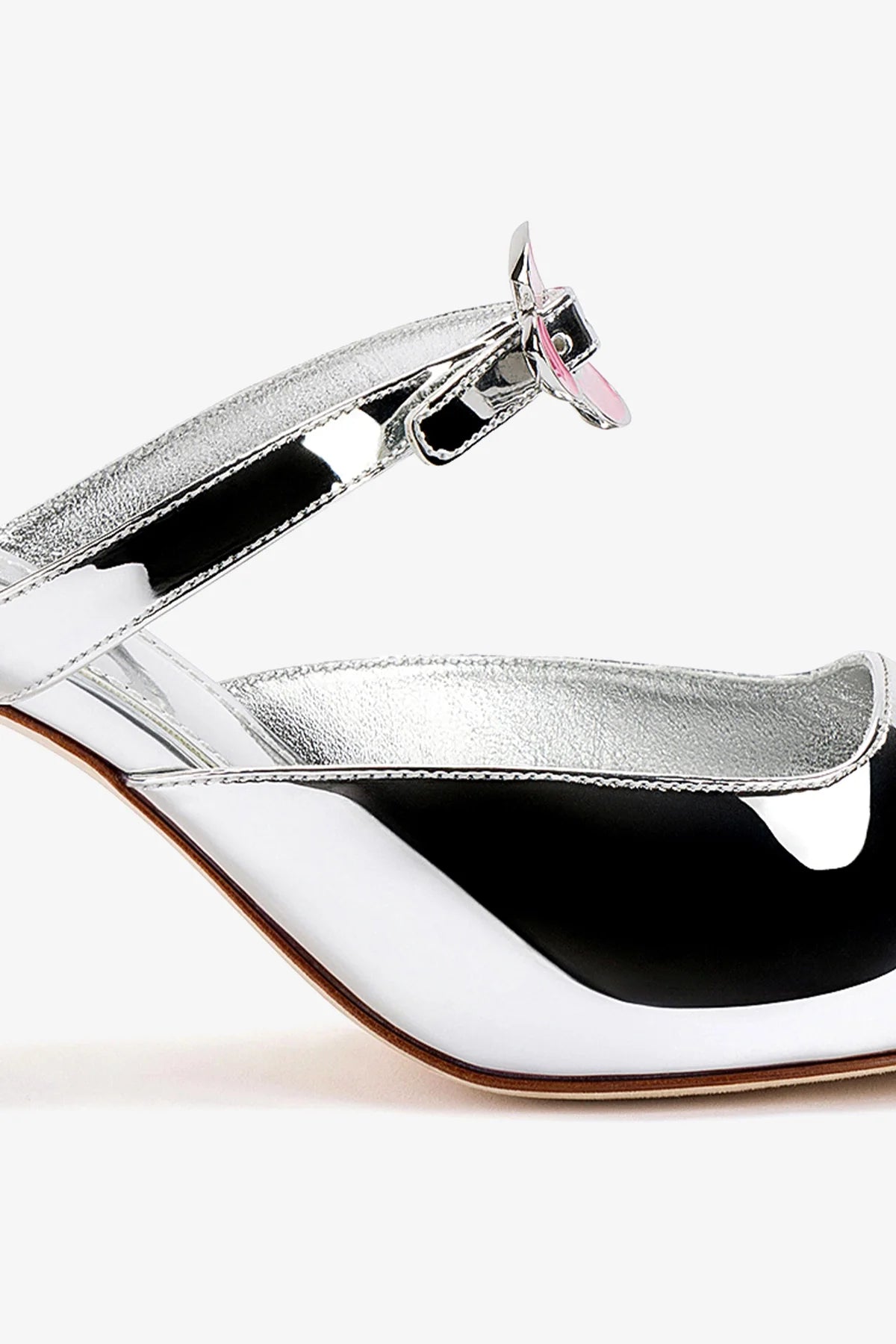 Daisy Pump In Silver Specchio - Image 4