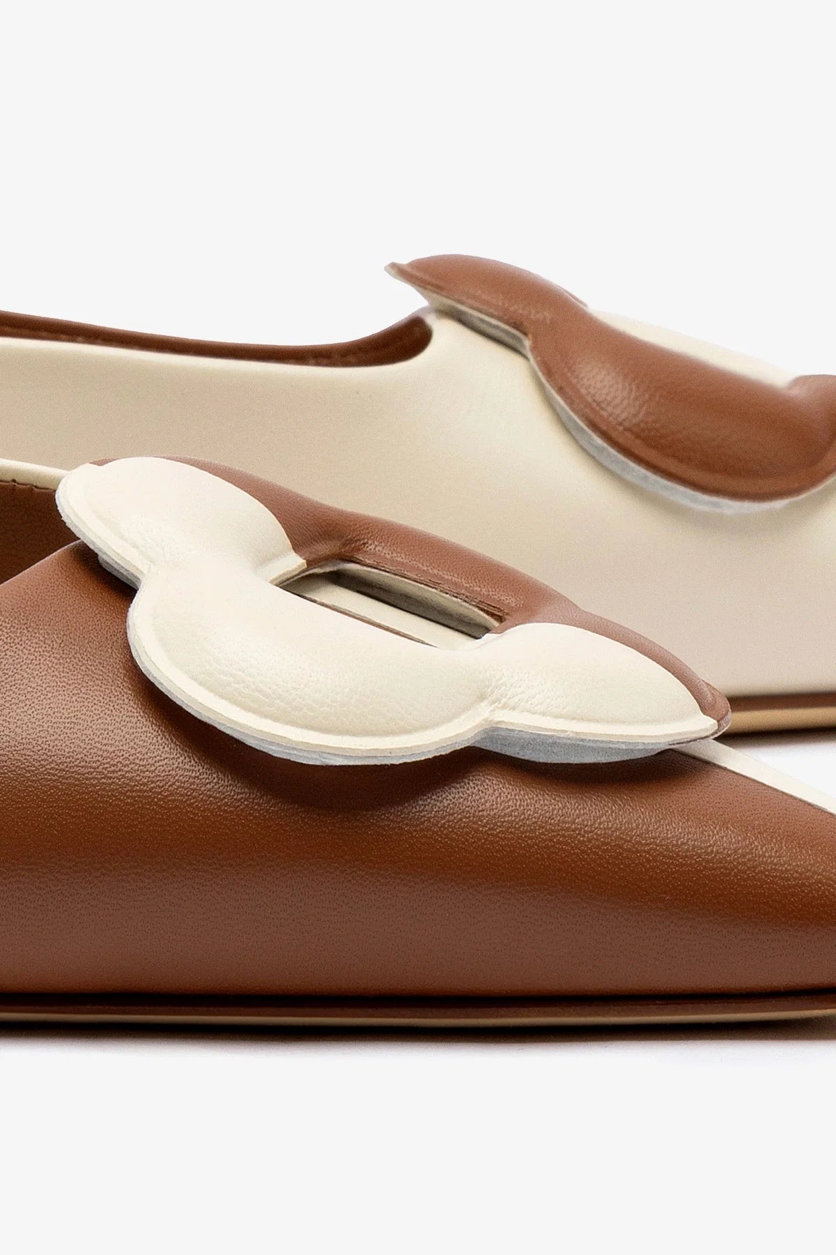 Flora Pump In Caramel and Ivory Leather - Image 4