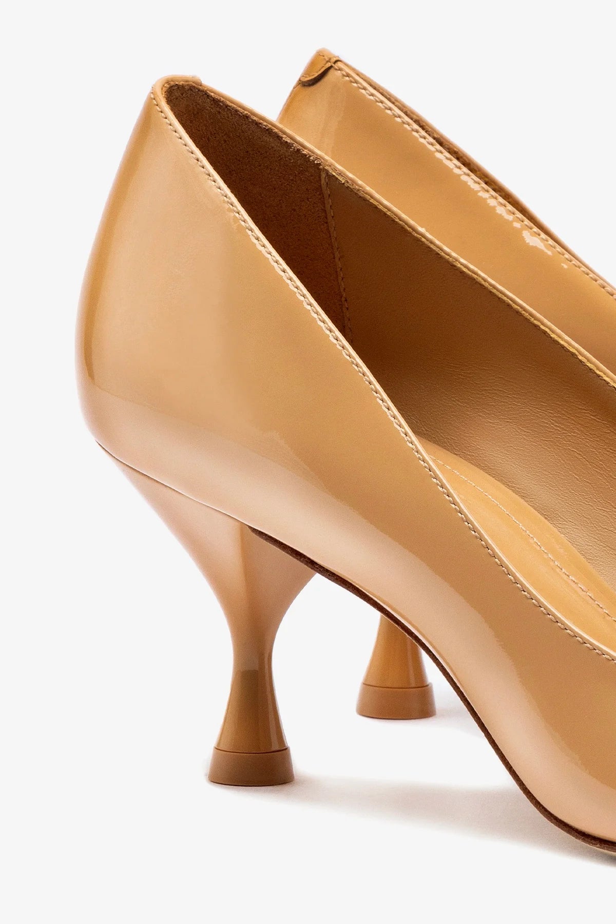 Michelle Lo Pump In Tan Patent Leather - Image 4
